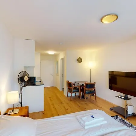 Cute And Central Studio - Sun 11 *